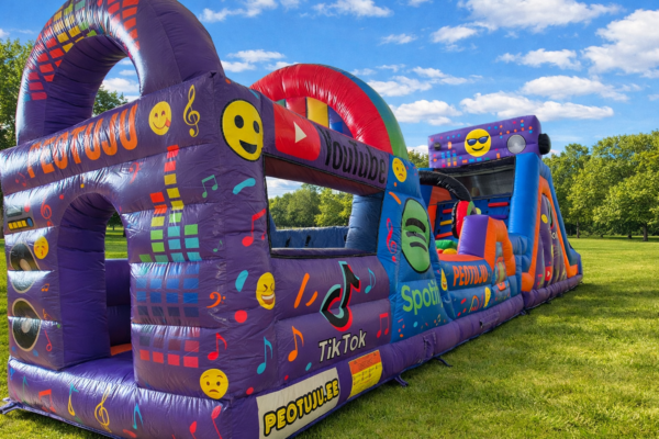 TikTok Jump Arena takistusrada parem külgvaade