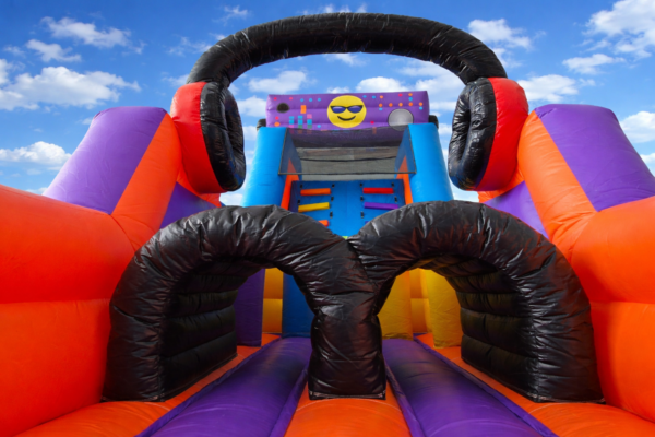 TikTok Jump Arena takistusrada kõrvaklappide vaade